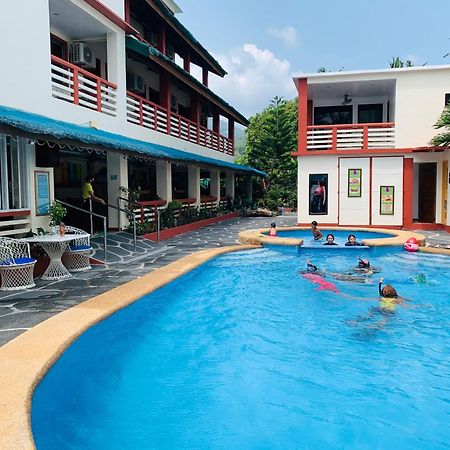 Badladz Staycation Condos Пуерто Галера Екстериор снимка