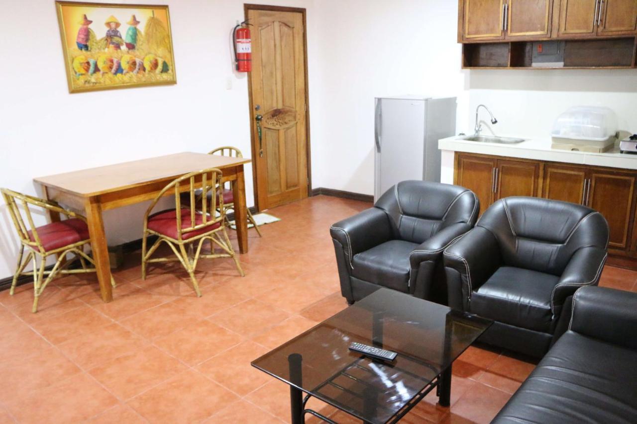 Badladz Staycation Condos Пуерто Галера Екстериор снимка
