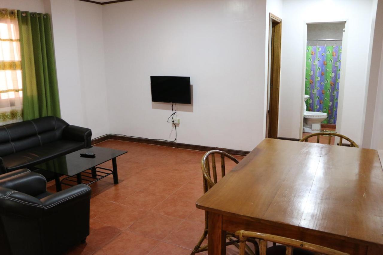 Badladz Staycation Condos Пуерто Галера Екстериор снимка