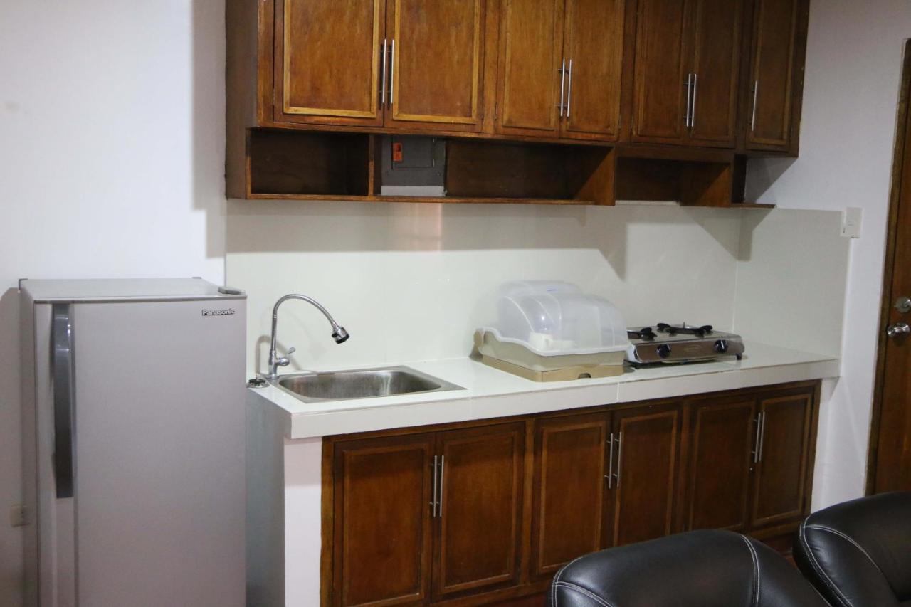 Badladz Staycation Condos Пуерто Галера Екстериор снимка