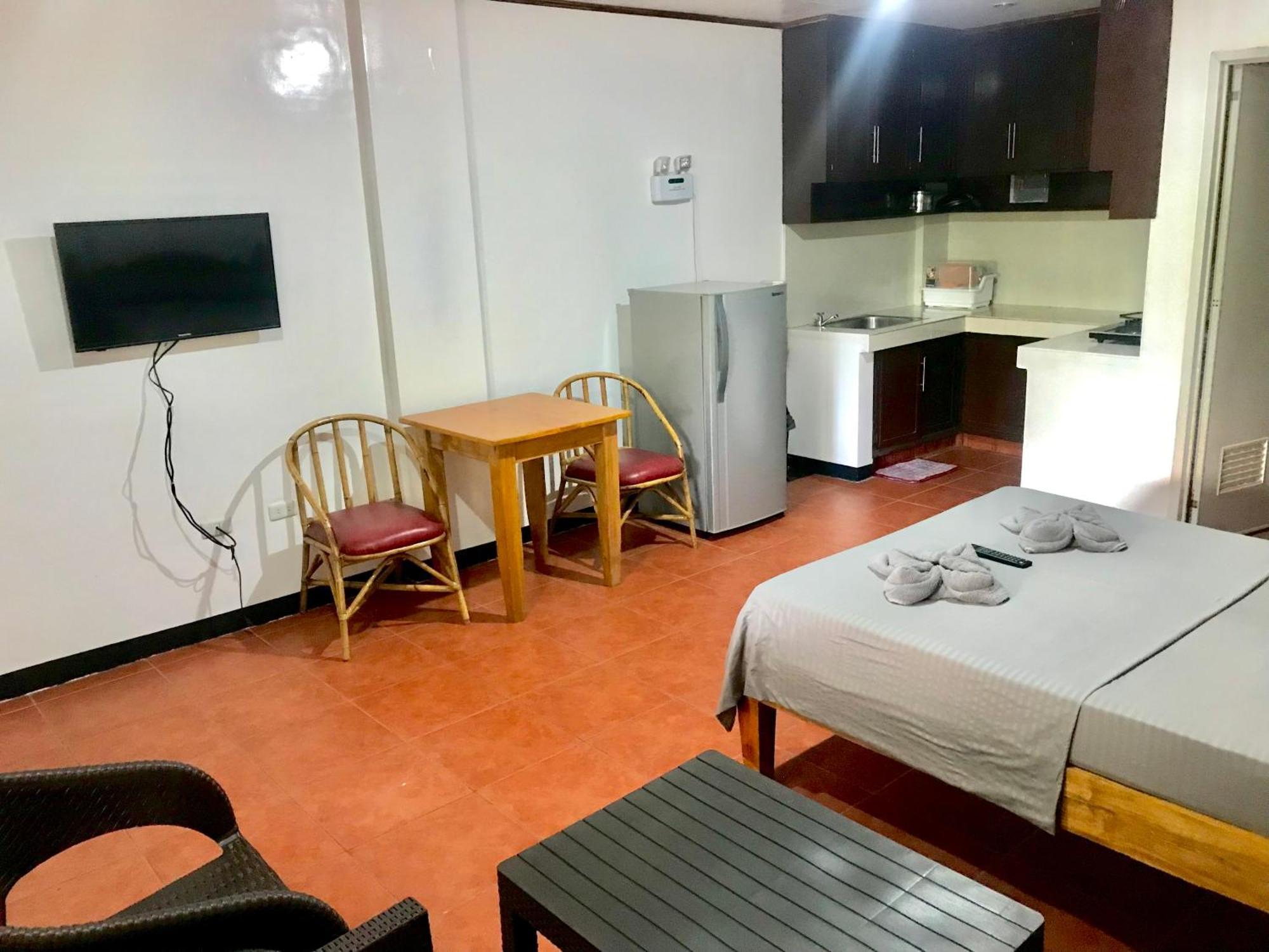 Badladz Staycation Condos Пуерто Галера Екстериор снимка