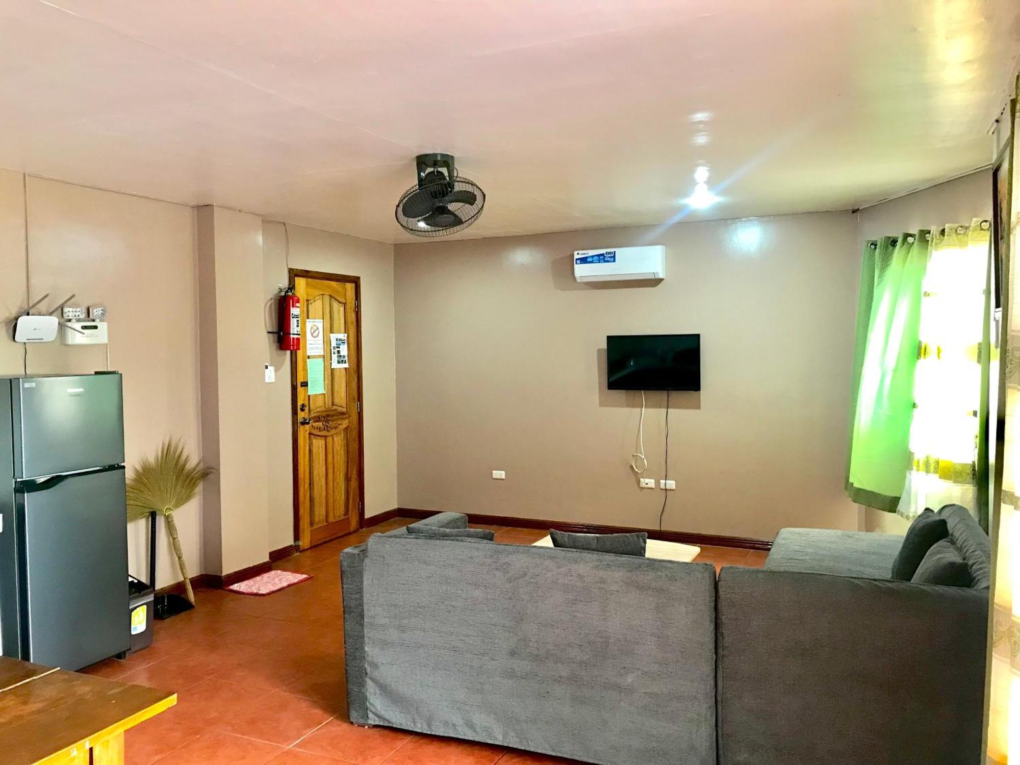 Badladz Staycation Condos Пуерто Галера Екстериор снимка