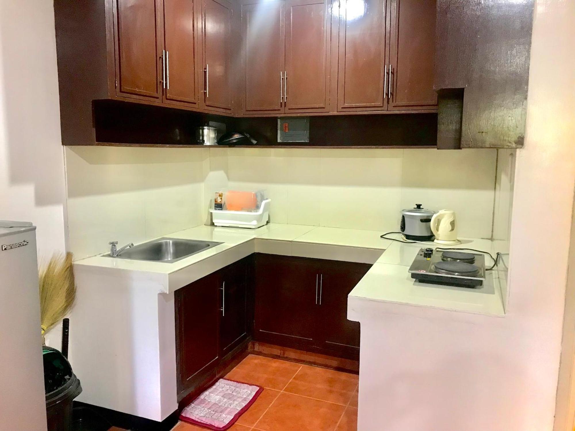 Badladz Staycation Condos Пуерто Галера Екстериор снимка