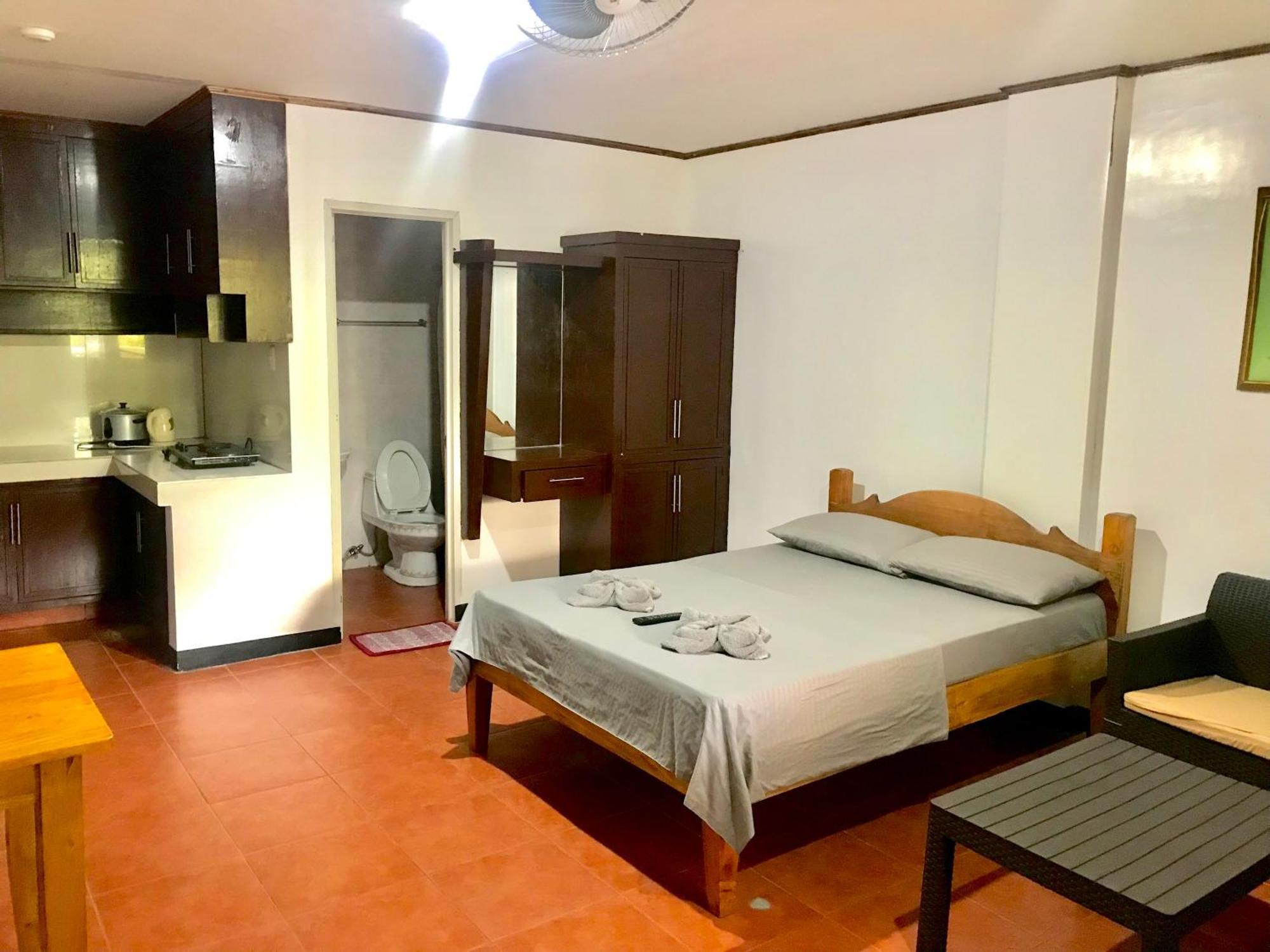 Badladz Staycation Condos Пуерто Галера Екстериор снимка